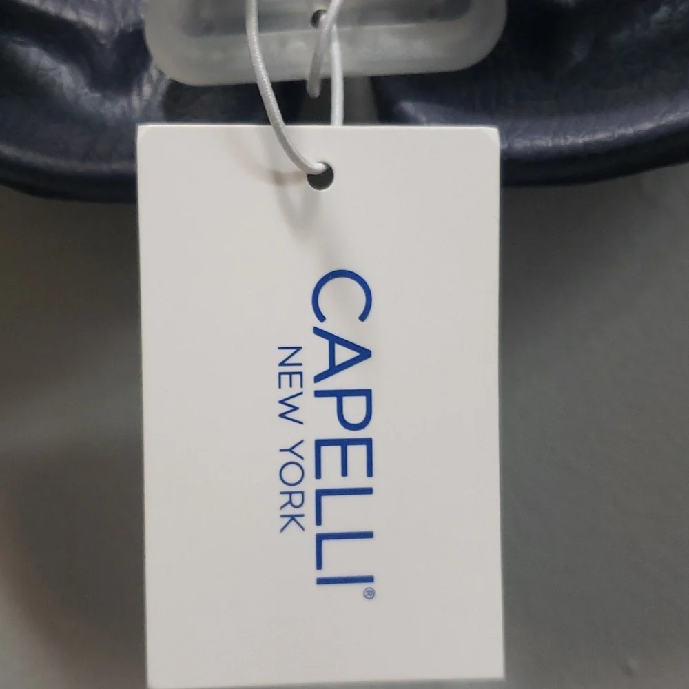 Capelli New York NWT Boys Shark Design Sandals, 4/5